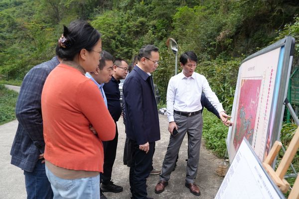 談文勝帶隊(duì)赴益陽開展“健康地質(zhì)”冰磧巖專題調(diào)研